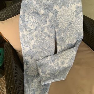 Wedgewood blue and white ladies capri pants